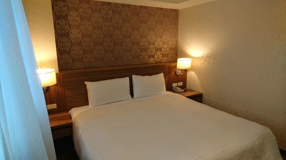 ปารีส บิสซิเนส โฮเทล Hotel เกาสง ภายนอก รูปภาพ