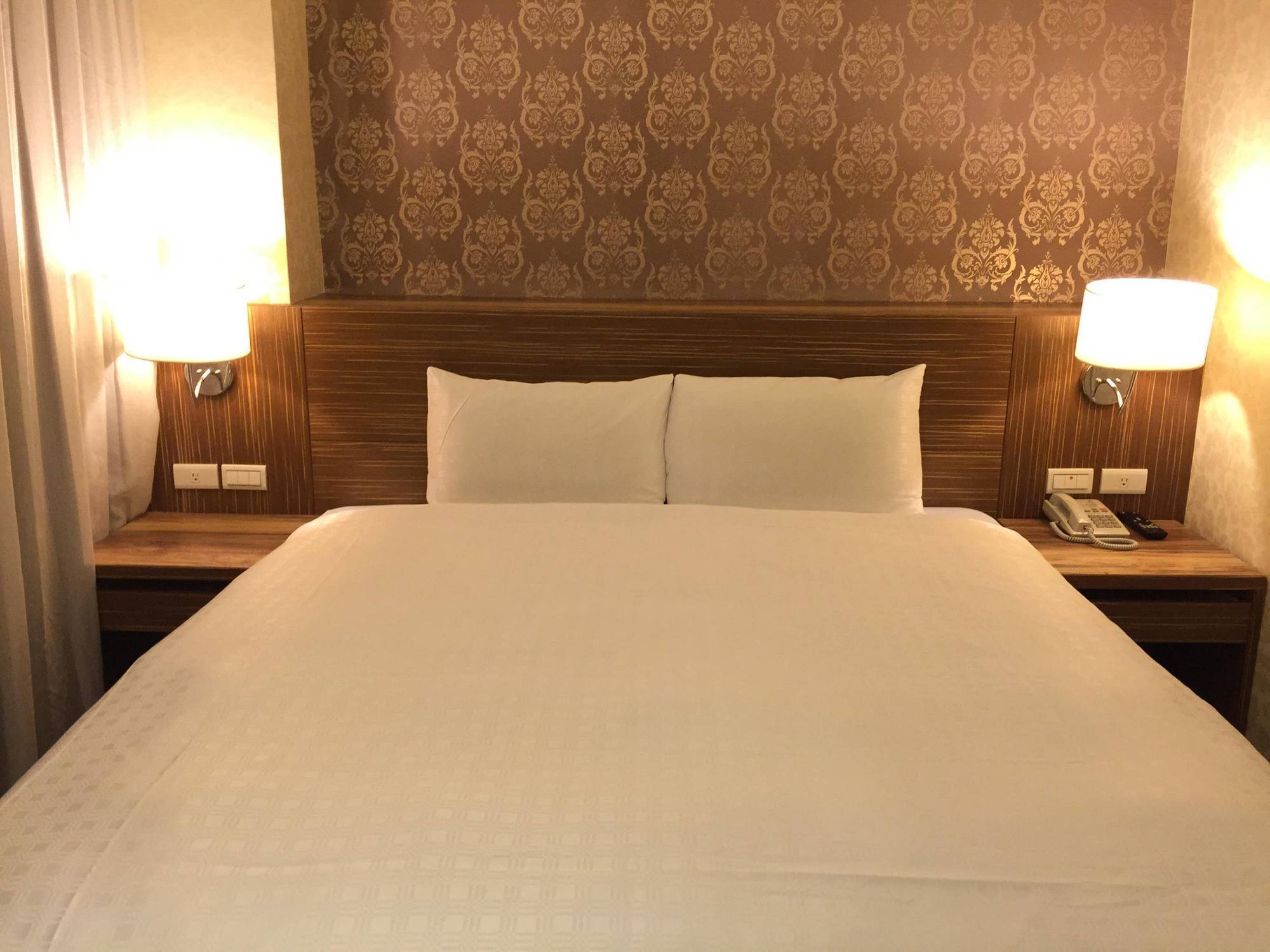 ปารีส บิสซิเนส โฮเทล Hotel เกาสง ภายนอก รูปภาพ