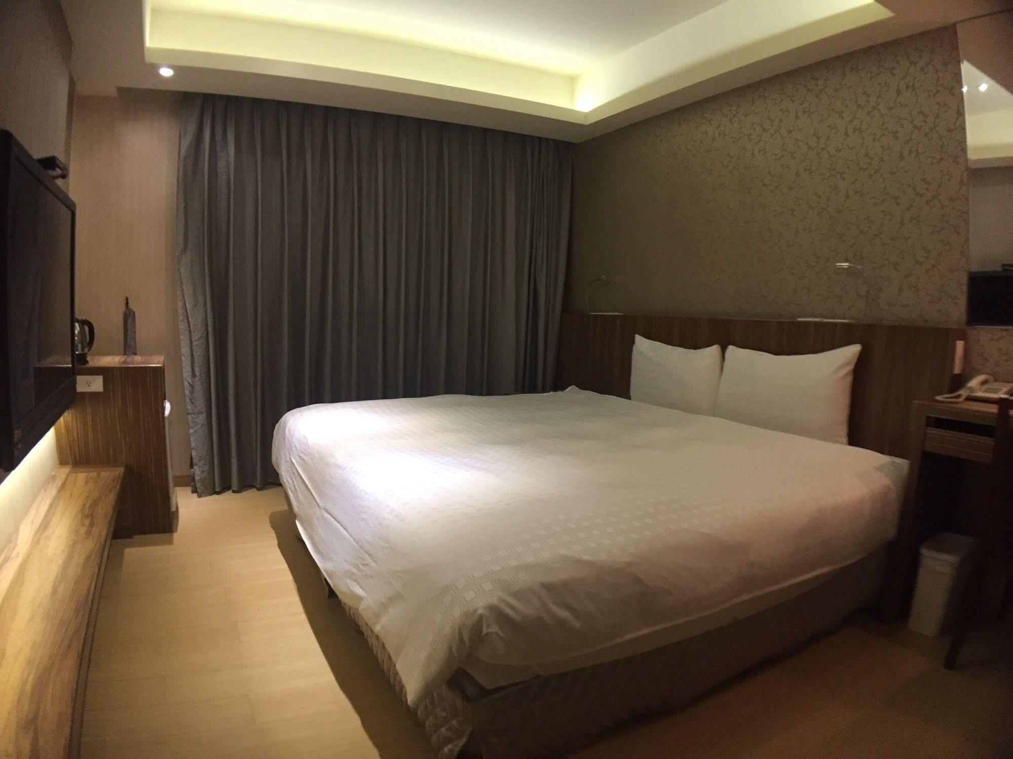 ปารีส บิสซิเนส โฮเทล Hotel เกาสง ภายนอก รูปภาพ