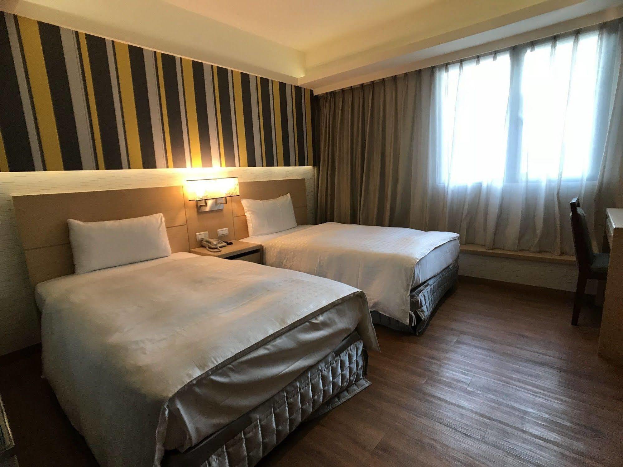 ปารีส บิสซิเนส โฮเทล Hotel เกาสง ภายนอก รูปภาพ