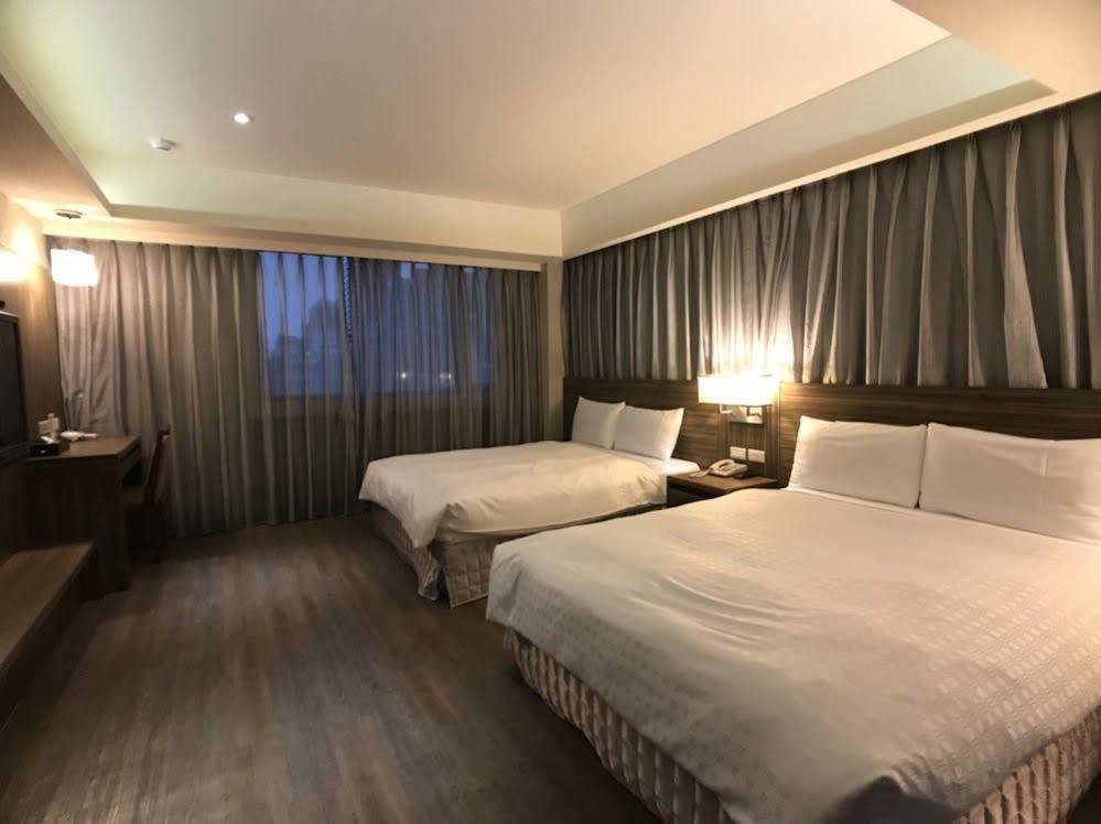 ปารีส บิสซิเนส โฮเทล Hotel เกาสง ภายนอก รูปภาพ